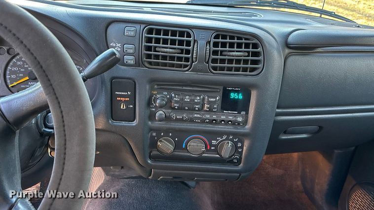 image for item FO3543 2001 GMC Sonoma Ext. Cab pickup truck