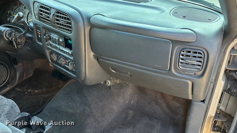 image for item FO3543 2001 GMC Sonoma Ext. Cab pickup truck