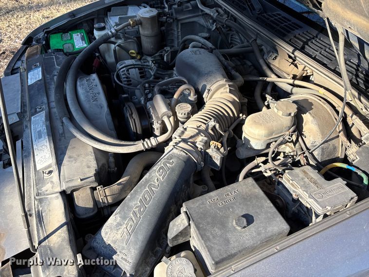 image for item FO3543 2001 GMC Sonoma Ext. Cab pickup truck