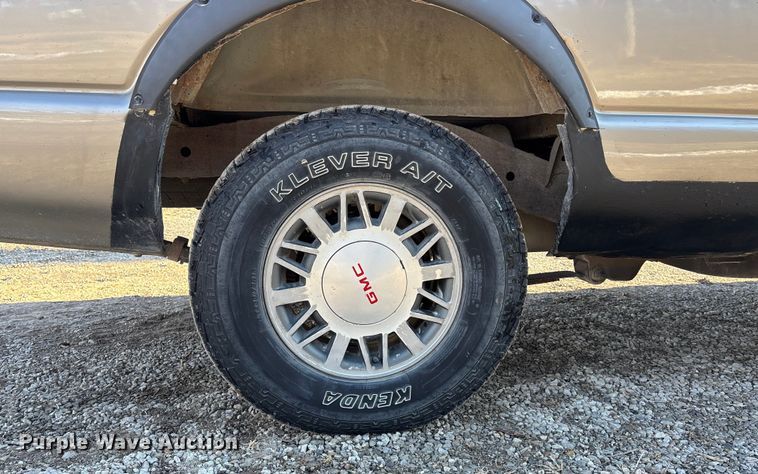 image for item FO3543 2001 GMC Sonoma Ext. Cab pickup truck