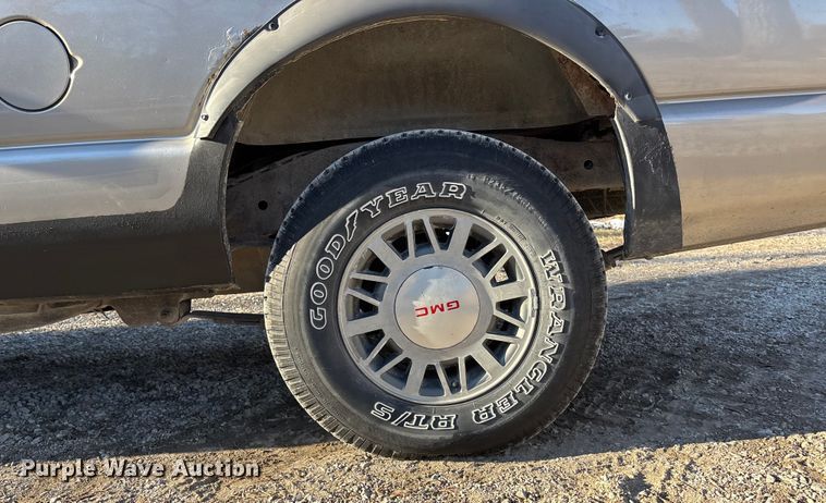 image for item FO3543 2001 GMC Sonoma Ext. Cab pickup truck