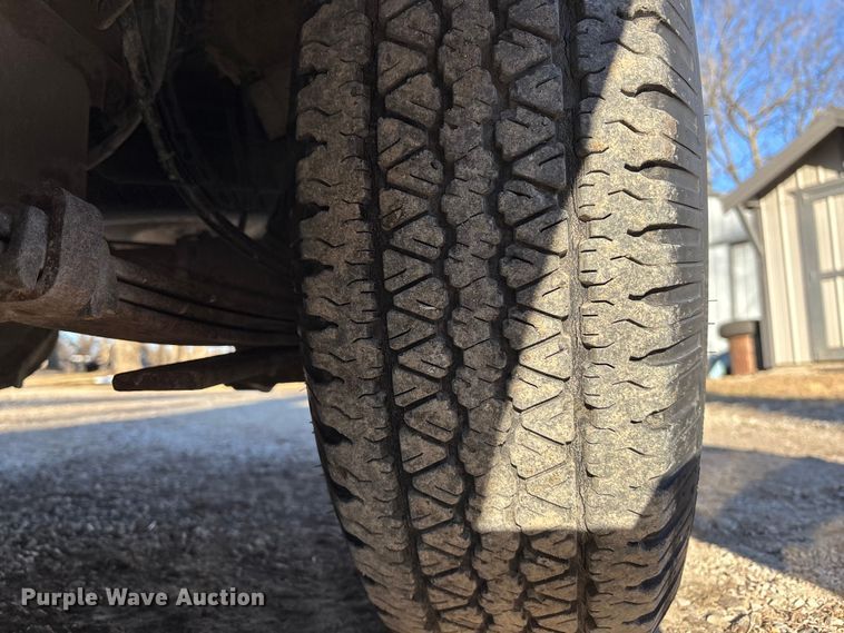 image for item FO3543 2001 GMC Sonoma Ext. Cab pickup truck