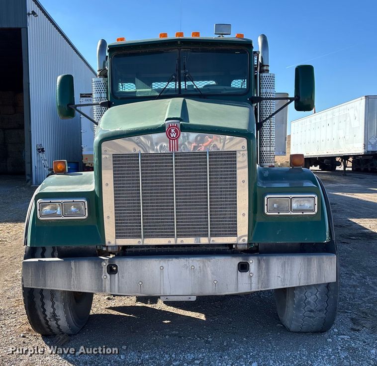 image for item FO3555 2005 Kenworth W900 flatbed truck