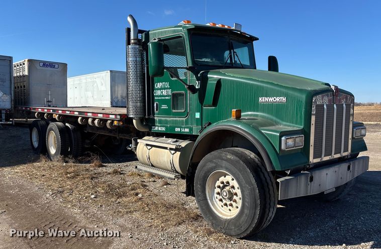 image for item FO3555 2005 Kenworth W900 flatbed truck