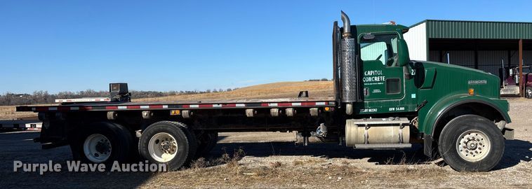 image for item FO3555 2005 Kenworth W900 flatbed truck