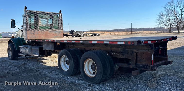 image for item FO3555 2005 Kenworth W900 flatbed truck