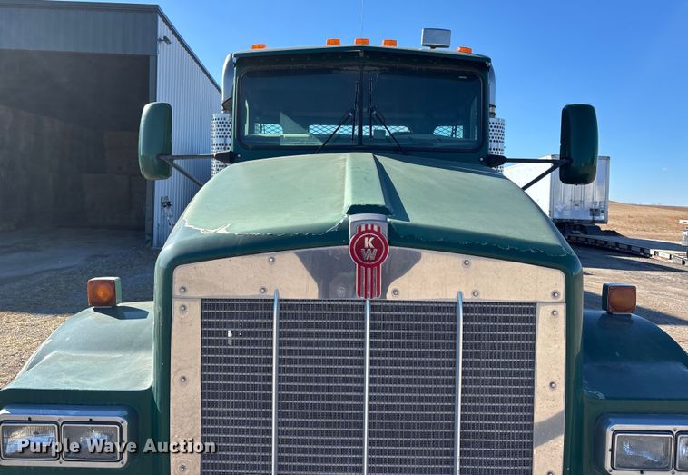 image for item FO3555 2005 Kenworth W900 flatbed truck