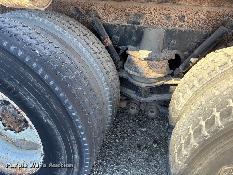 image for item FO3555 2005 Kenworth W900 flatbed truck