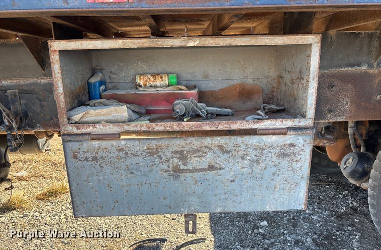 image for item FO3555 2005 Kenworth W900 flatbed truck