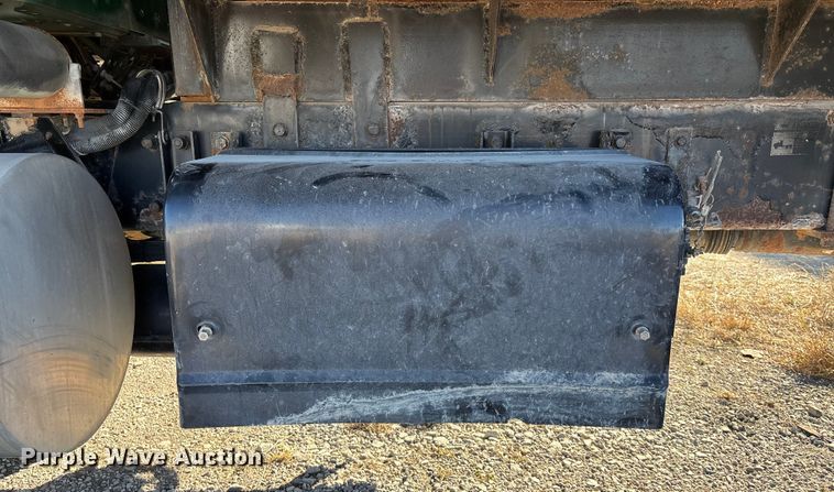 image for item FO3555 2005 Kenworth W900 flatbed truck