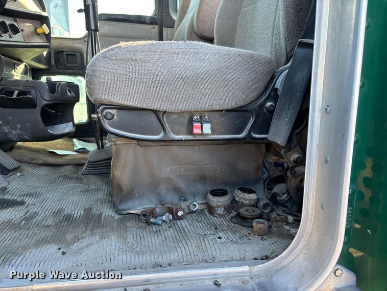 image for item FO3555 2005 Kenworth W900 flatbed truck