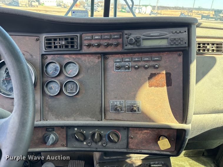 image for item FO3555 2005 Kenworth W900 flatbed truck