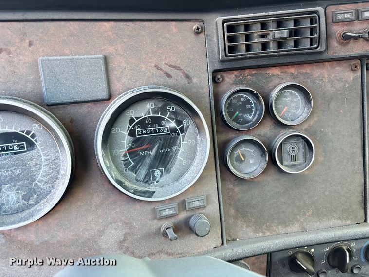 image for item FO3555 2005 Kenworth W900 flatbed truck