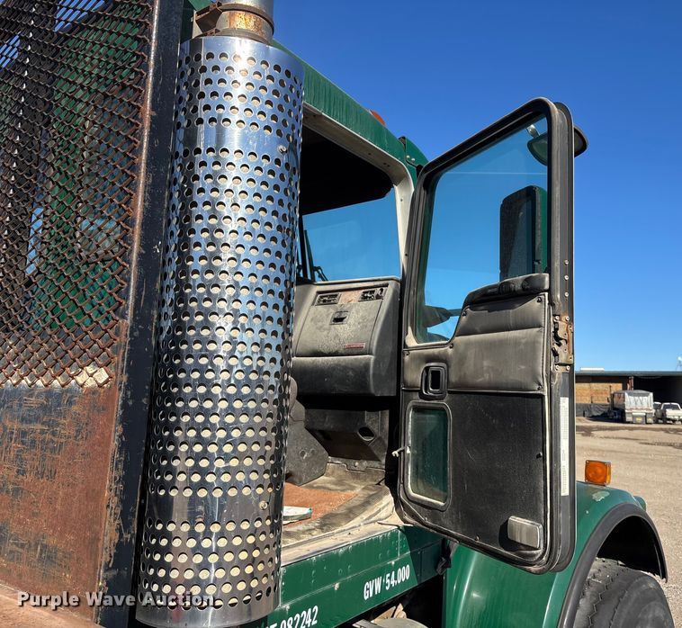 image for item FO3555 2005 Kenworth W900 flatbed truck