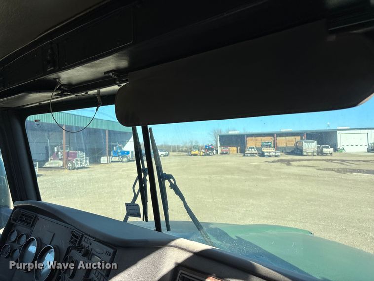 image for item FO3555 2005 Kenworth W900 flatbed truck