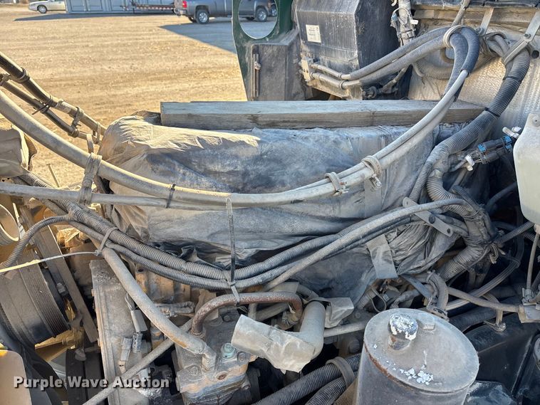 image for item FO3555 2005 Kenworth W900 flatbed truck