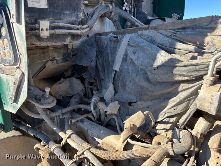 image for item FO3555 2005 Kenworth W900 flatbed truck