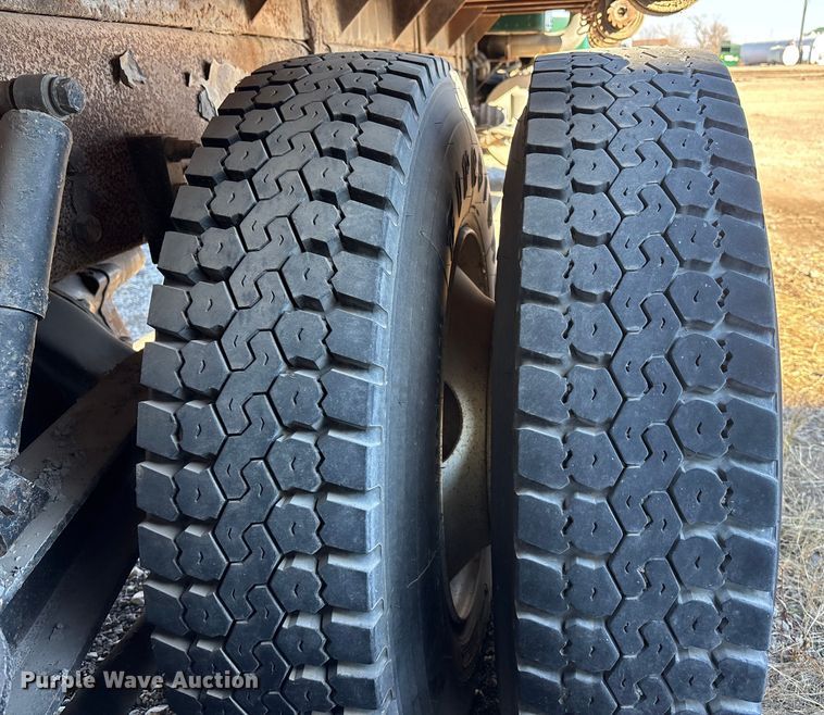 image for item FO3555 2005 Kenworth W900 flatbed truck