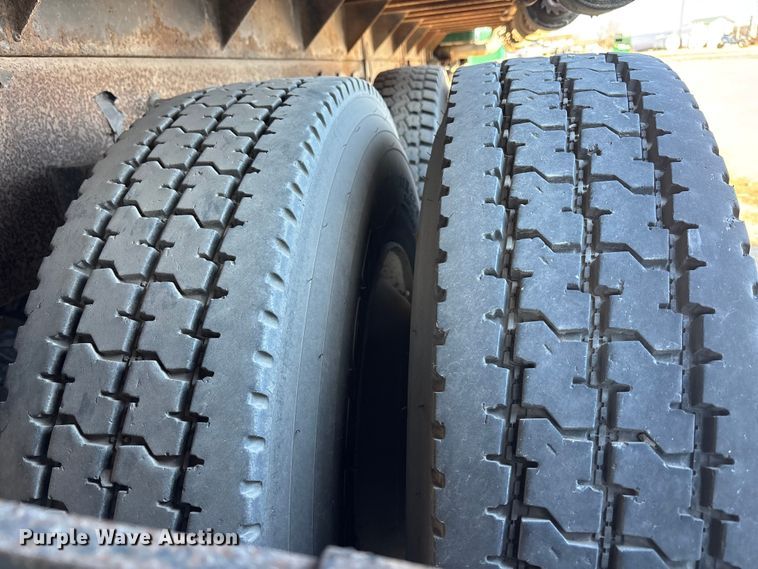 image for item FO3555 2005 Kenworth W900 flatbed truck