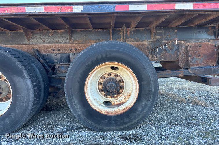 image for item FO3555 2005 Kenworth W900 flatbed truck