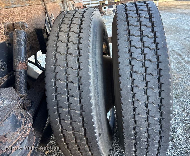 image for item FO3555 2005 Kenworth W900 flatbed truck