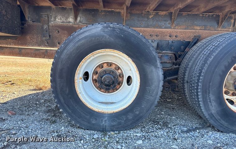 image for item FO3555 2005 Kenworth W900 flatbed truck