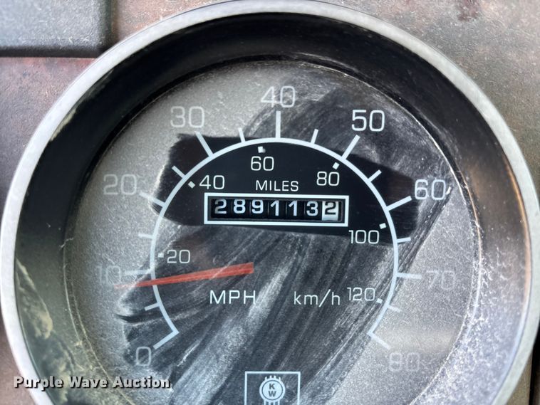 image for item FO3555 2005 Kenworth W900 flatbed truck