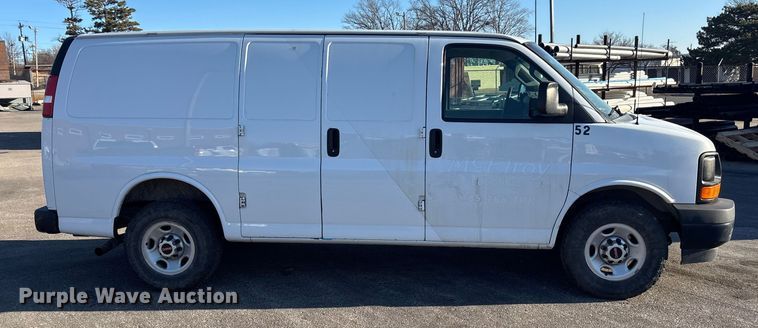 image for item FO3568 2017 GMC Savana 2500 Van