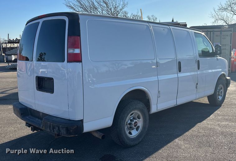 image for item FO3568 2017 GMC Savana 2500 Van