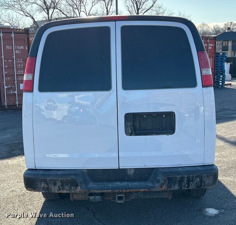 image for item FO3568 2017 GMC Savana 2500 Van