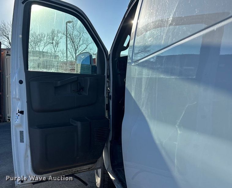 image for item FO3568 2017 GMC Savana 2500 Van