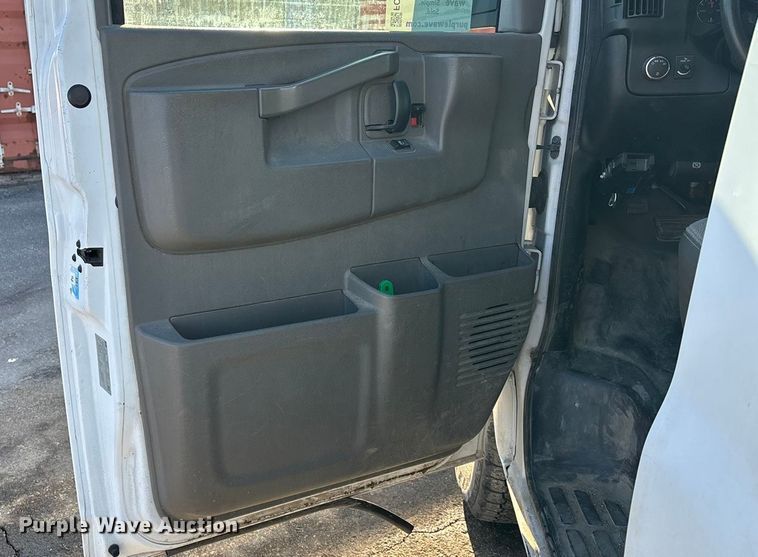 image for item FO3568 2017 GMC Savana 2500 Van