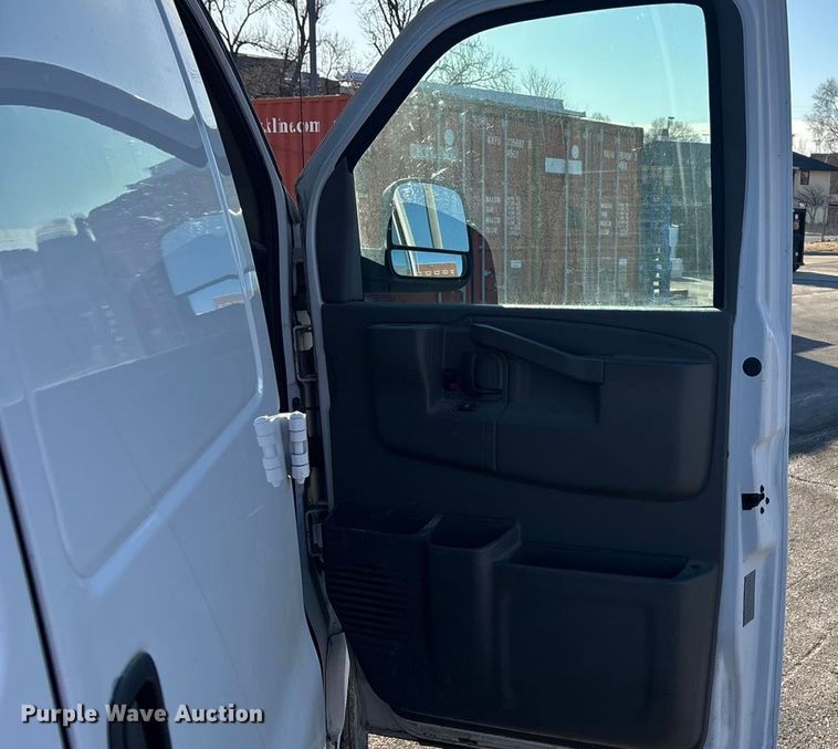 image for item FO3568 2017 GMC Savana 2500 Van