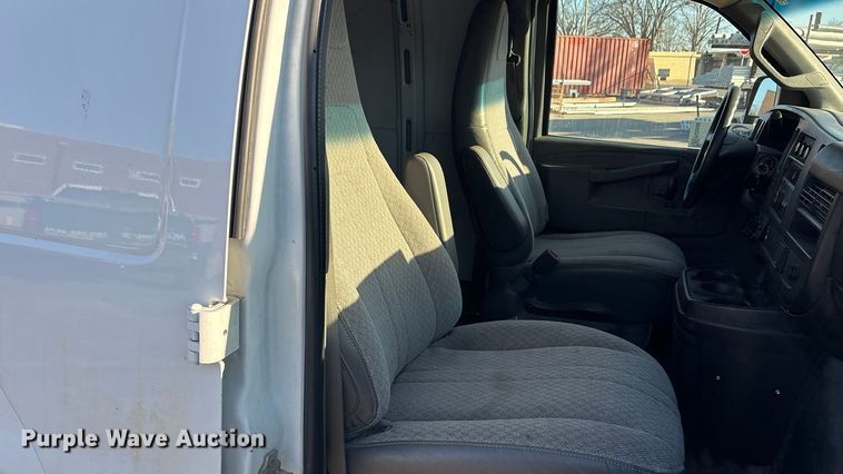 image for item FO3568 2017 GMC Savana 2500 Van