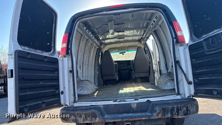 image for item FO3568 2017 GMC Savana 2500 Van