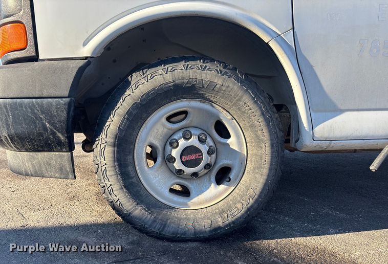 image for item FO3568 2017 GMC Savana 2500 Van