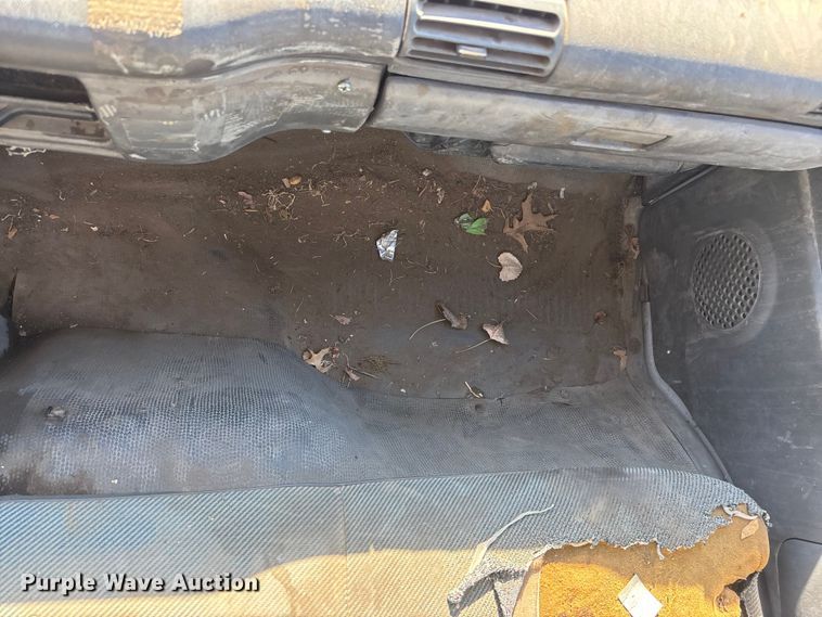 image for item FO3569 1999 Isuzu NPR dump flatbed truck