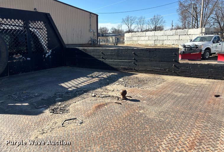 image for item FO3570 2014 Ford F450 dump flatbed truck