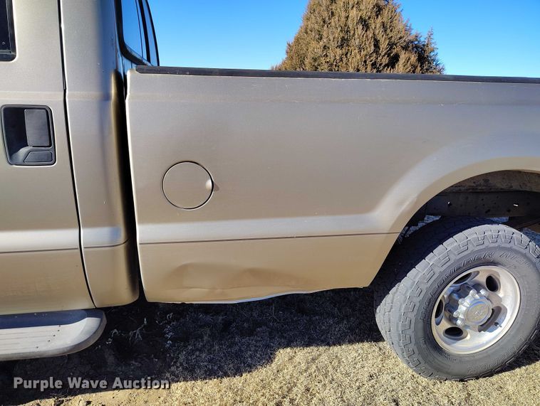 image for item IH9448 2000 Ford F350 Super Duty Crew Cab pickup truck