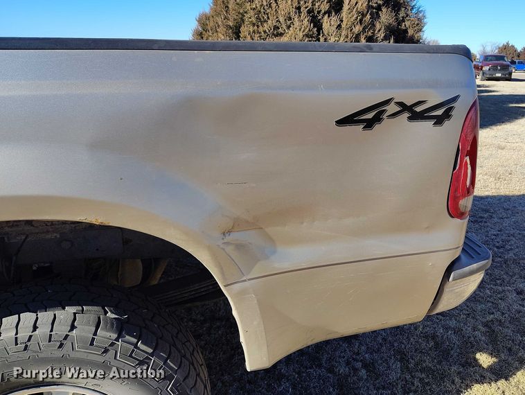 image for item IH9448 2000 Ford F350 Super Duty Crew Cab pickup truck