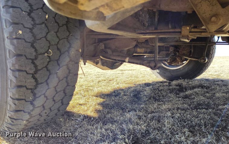 image for item IH9448 2000 Ford F350 Super Duty Crew Cab pickup truck