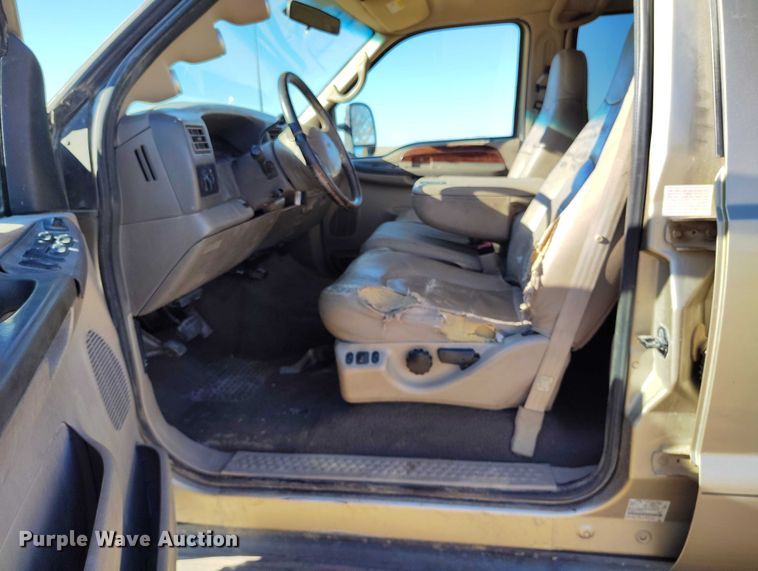 image for item IH9448 2000 Ford F350 Super Duty Crew Cab pickup truck