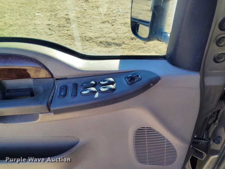 image for item IH9448 2000 Ford F350 Super Duty Crew Cab pickup truck