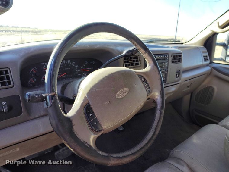 image for item IH9448 2000 Ford F350 Super Duty Crew Cab pickup truck