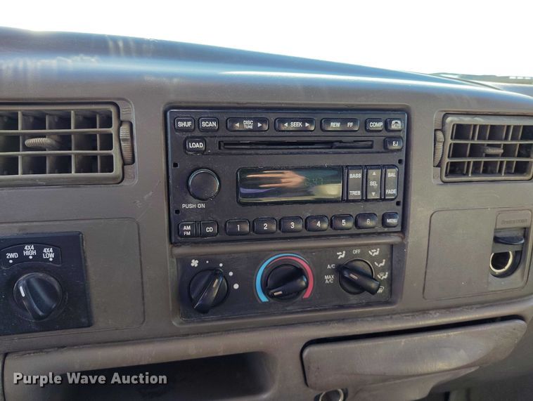 image for item IH9448 2000 Ford F350 Super Duty Crew Cab pickup truck