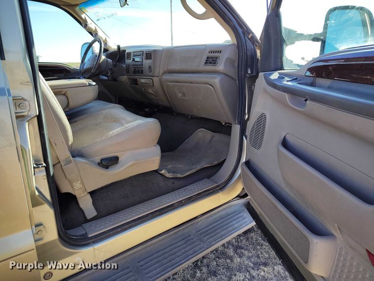 image for item IH9448 2000 Ford F350 Super Duty Crew Cab pickup truck