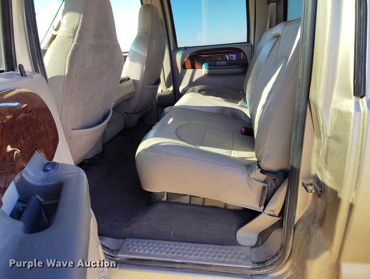 image for item IH9448 2000 Ford F350 Super Duty Crew Cab pickup truck