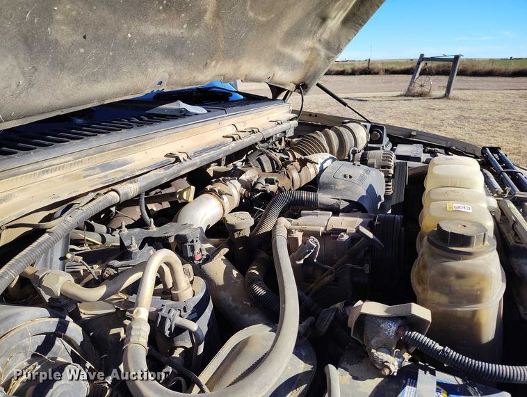 image for item IH9448 2000 Ford F350 Super Duty Crew Cab pickup truck