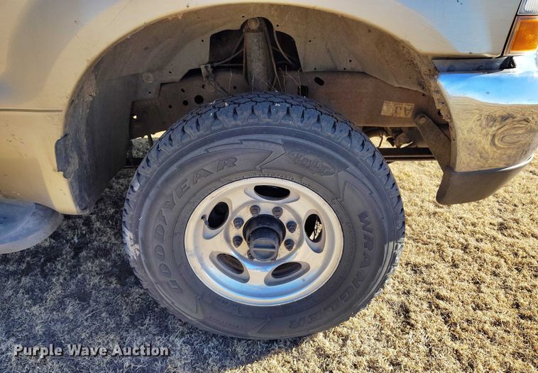 image for item IH9448 2000 Ford F350 Super Duty Crew Cab pickup truck