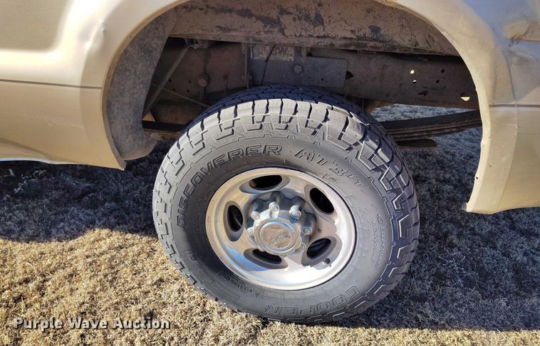 image for item IH9448 2000 Ford F350 Super Duty Crew Cab pickup truck